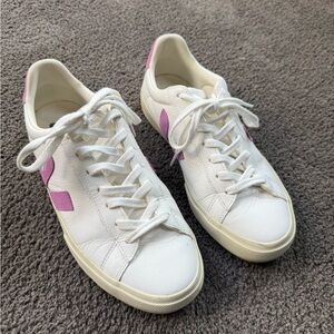 Veja Campo Sneakers - White and Mulberry - Womens - excellent condition